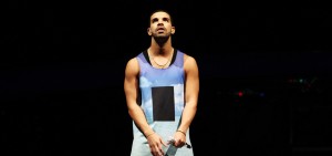 DRAKE RÉPOND À MEEK MILL AVEC LA DISS TRACK “CHARGED UP”
